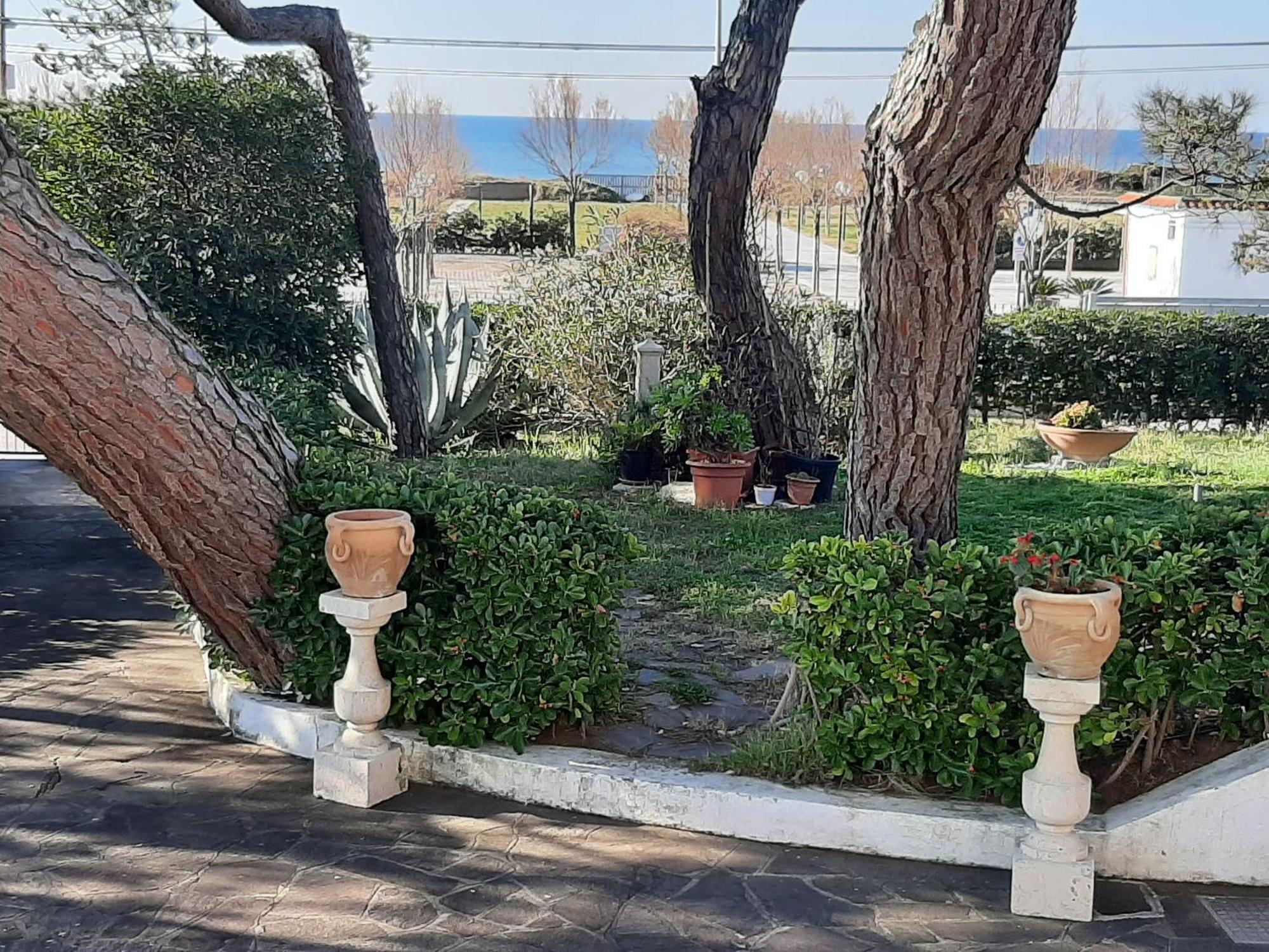 Appartamento In Villa Valentini, Fronte Mare, Giardino E Parcheggio Privato, Wifi, Dotato Di Tutti I Confort, Nel Golfo Di Gaeta Minturno Exterior photo