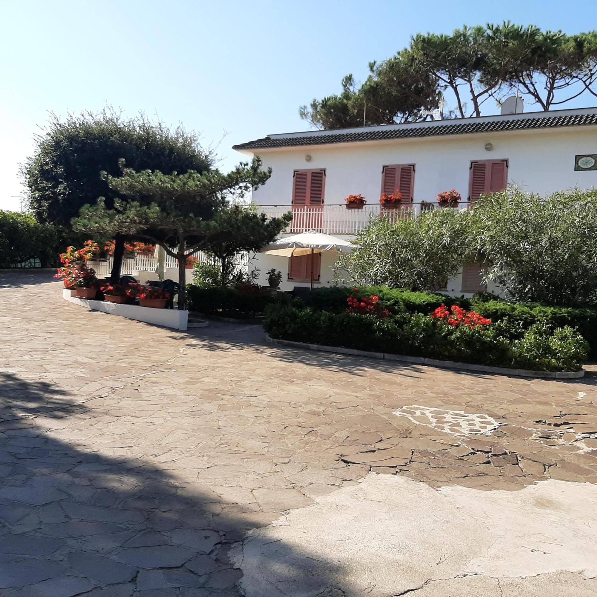Appartamento In Villa Valentini, Fronte Mare, Giardino E Parcheggio Privato, Wifi, Dotato Di Tutti I Confort, Nel Golfo Di Gaeta Minturno Exterior photo