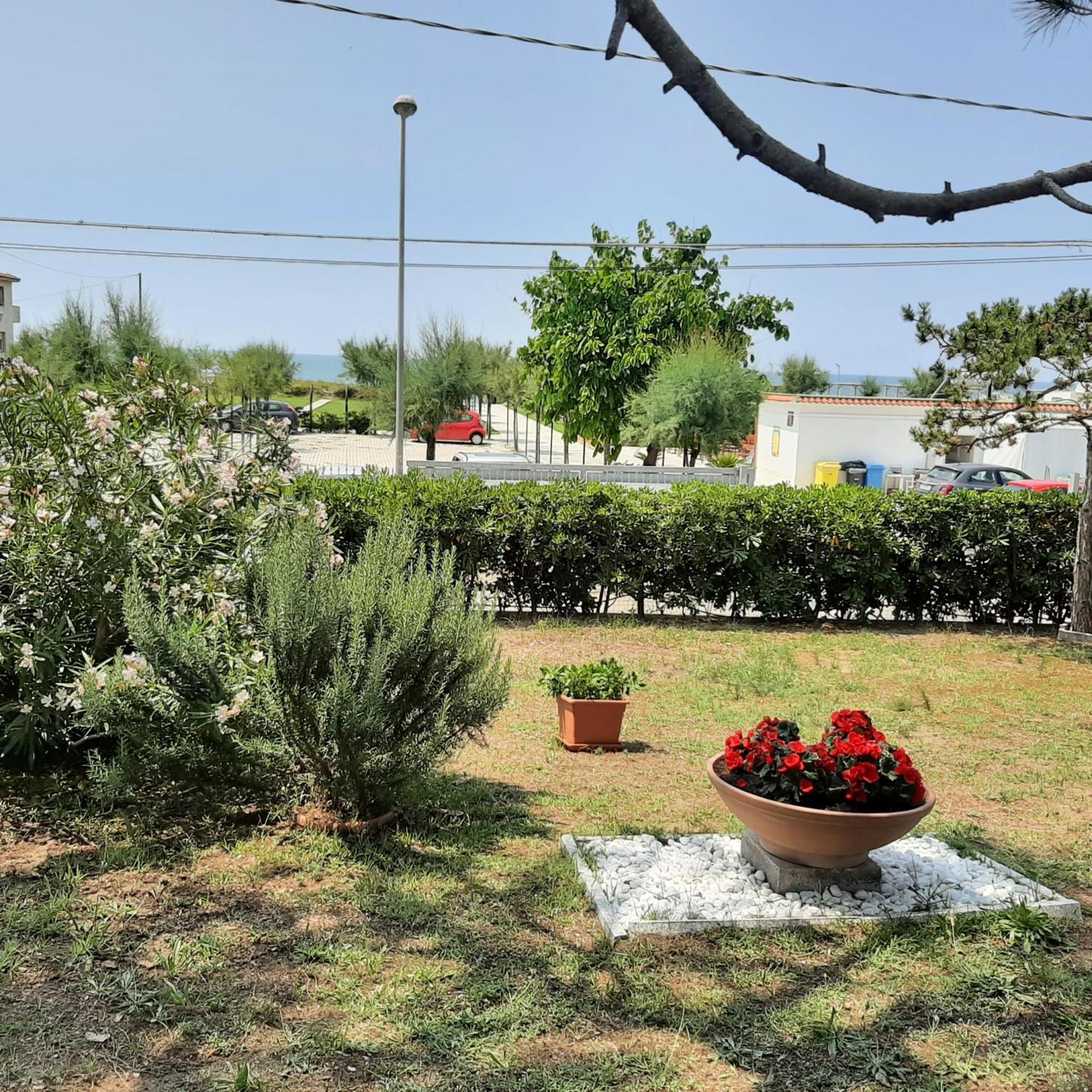 Appartamento In Villa Valentini, Fronte Mare, Giardino E Parcheggio Privato, Wifi, Dotato Di Tutti I Confort, Nel Golfo Di Gaeta Minturno Exterior photo